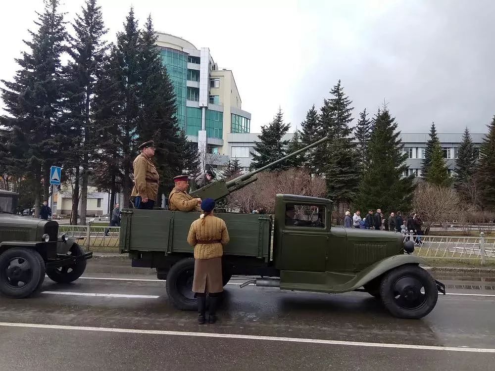俄国阅兵把二战古董战车开上大街，T35坦克引起军迷一片尖叫 - 16