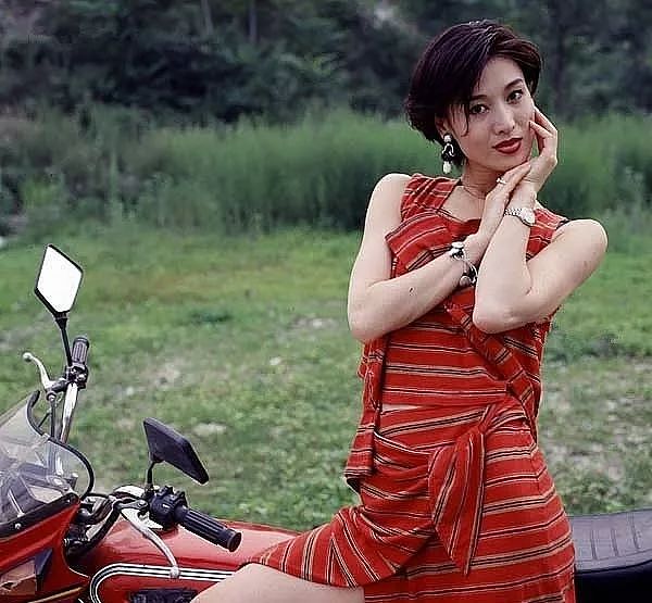 1995年镜头下的中国女性，潮流与美貌共存的年代。 - 4