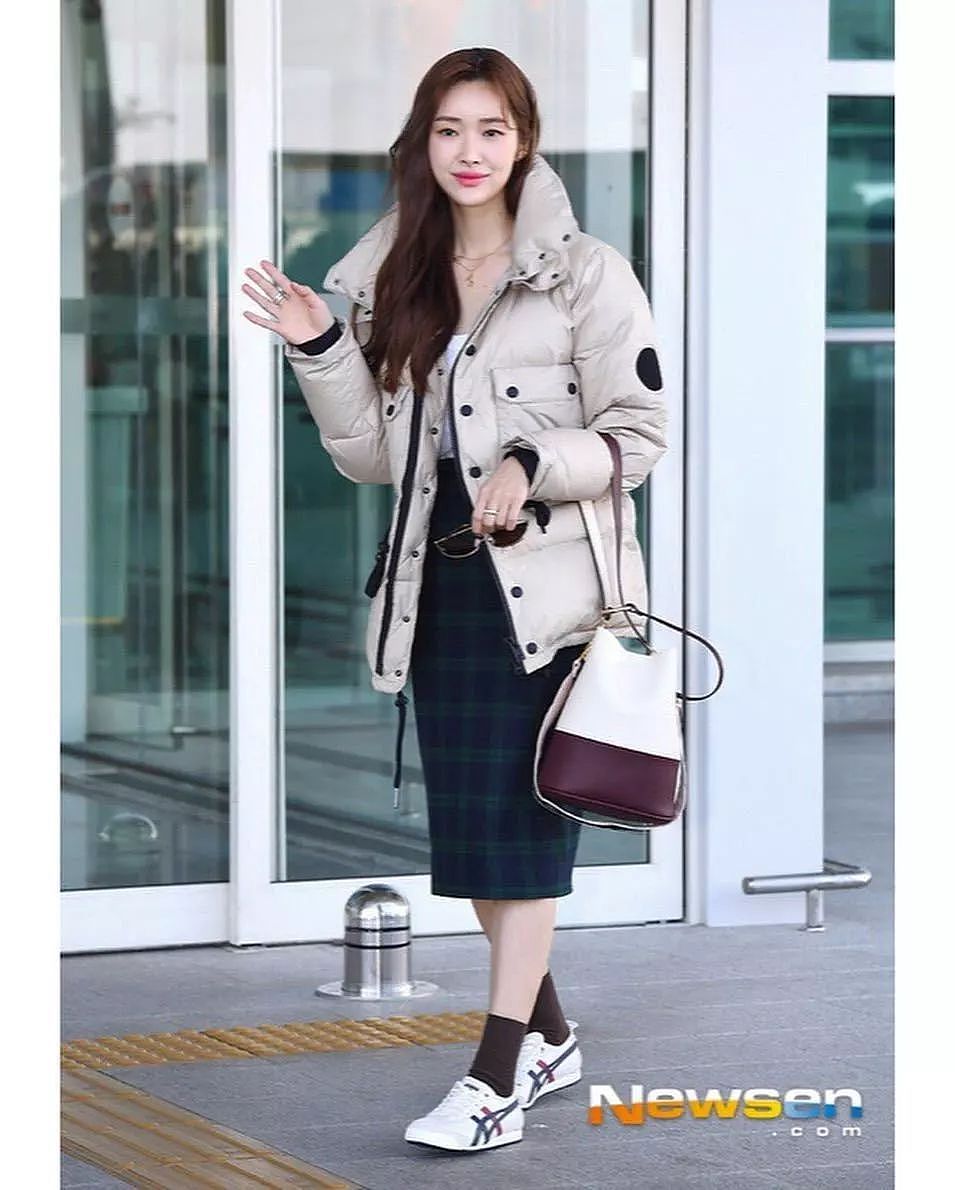 她是韩国“十八线”女演员，却靠私服穿搭成为时尚界的KOL？ - 33
