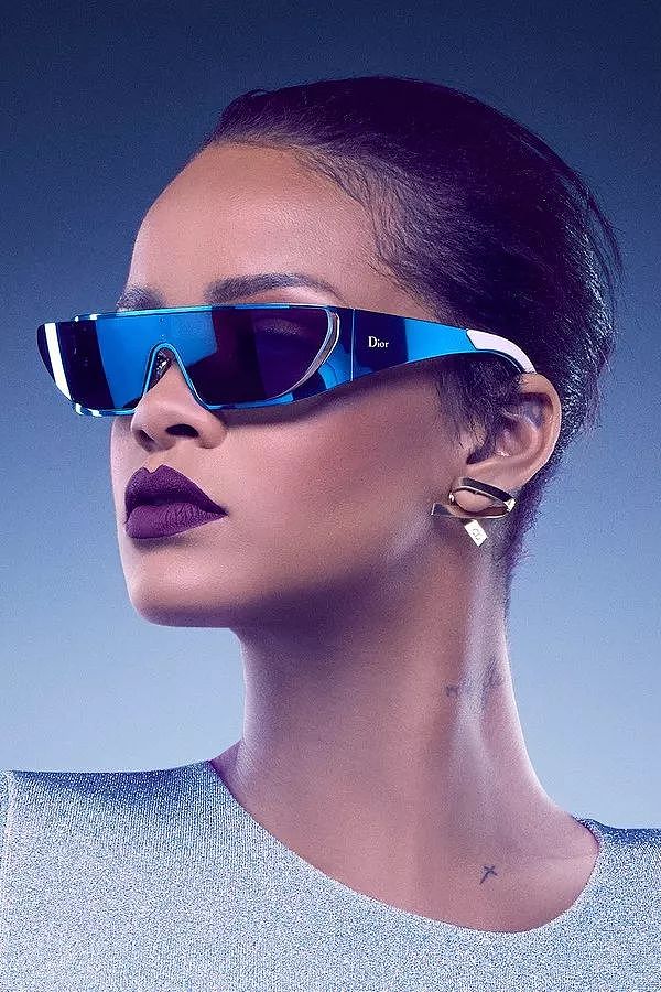 作为身价最高的女歌手，还有什么是Rihanna做不到的？ - 32