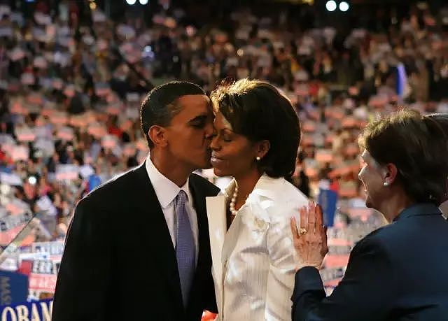 奥巴马夫妇获全美大奖! 原来他们最让人嫉妒的不是身份, 而是爱情…… - 11