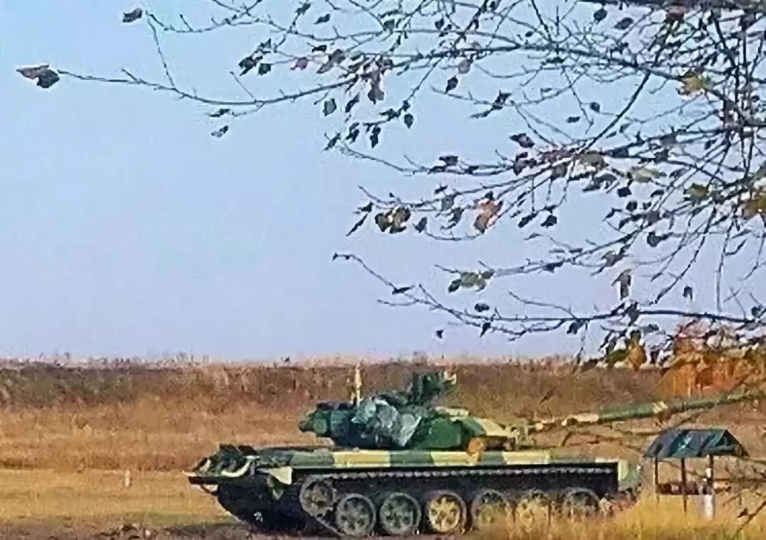 首批T90坦克运抵越南，还来不及高兴，发现邻国都在买中国坦克 - 7