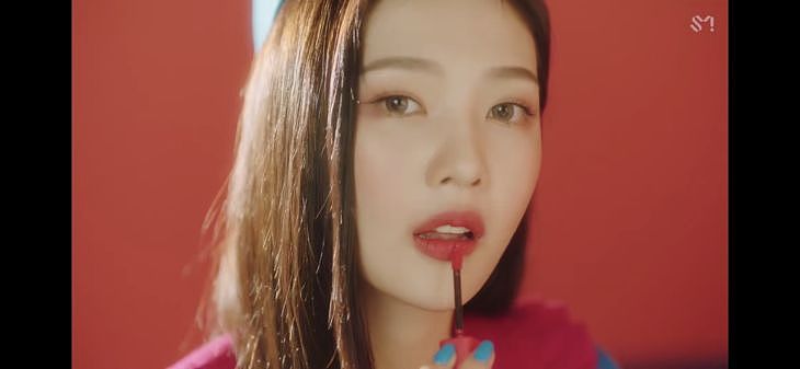 美人计 | 女团Red Velvet新歌回归造型有点迷，全靠颜值与妆容撑 - 26
