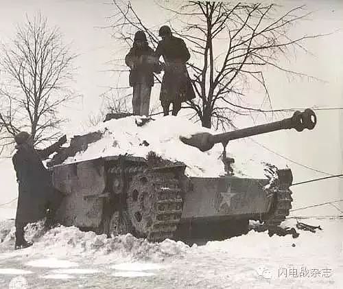 抓住就枪毙，阿登反击战中涂上美军标志的的德国黑豹坦克｜老照片 - 10