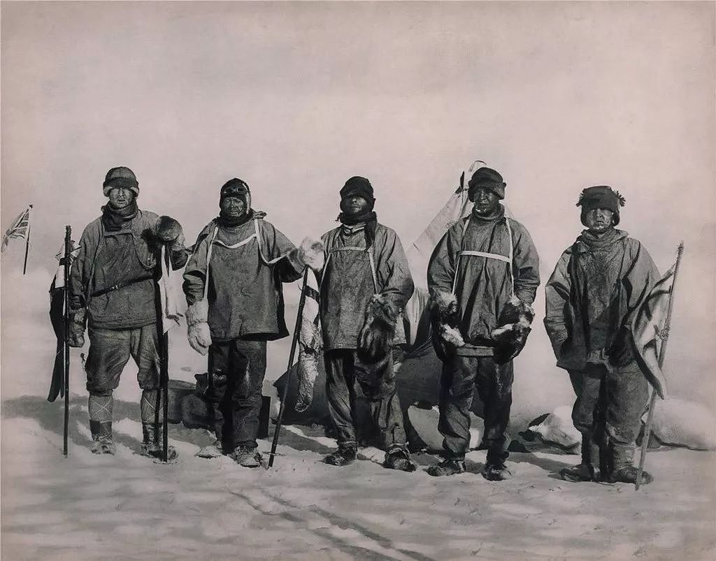 韩国在南极救中国科考队员，各国齐聚南极都在干些啥？｜军情晚报 - 11