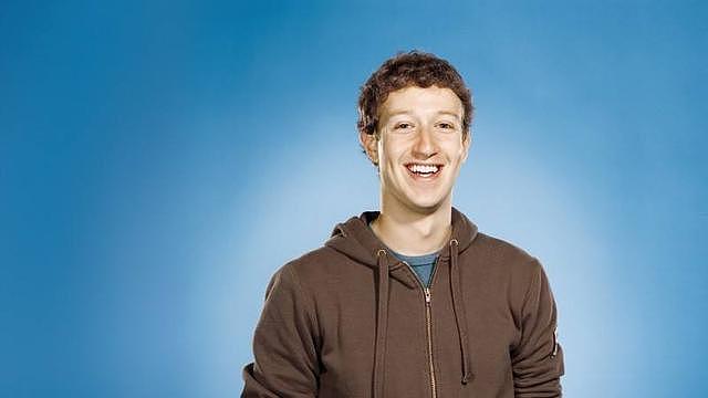 他是互联网大佬，创办并掌舵Facebook多年，现在被要求辞职