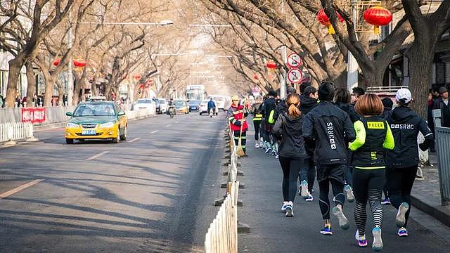 今早的 Epic React 你买了吗？这群「市井之徒」已经上脚穿行于北京胡同！