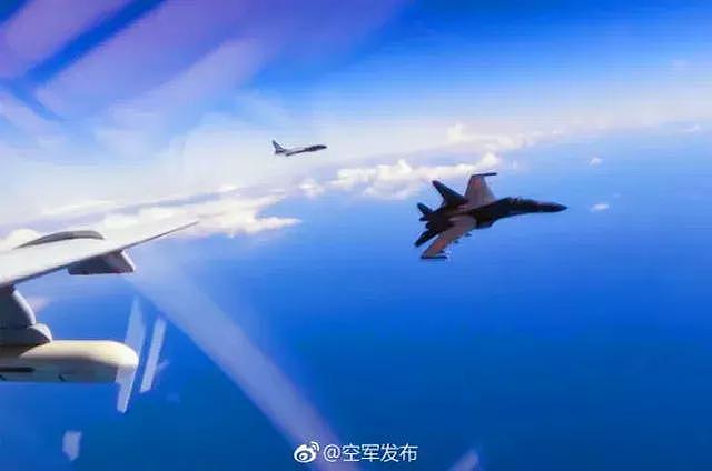 中国空军轰-6K等多型战机远洋训练战巡南海!