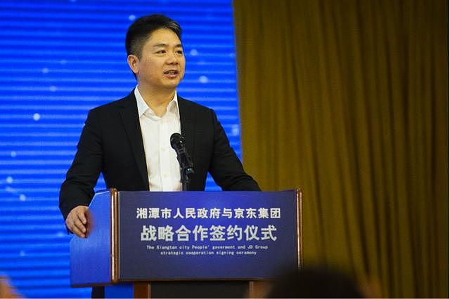 刘强东清明回湘潭认祖，计划向当地投资100亿 | 钛快讯