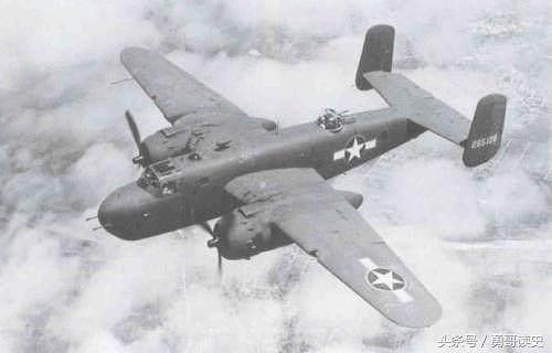 一架美国飞机坠落 8名美军被日军杀掉 剩下一人成了总统