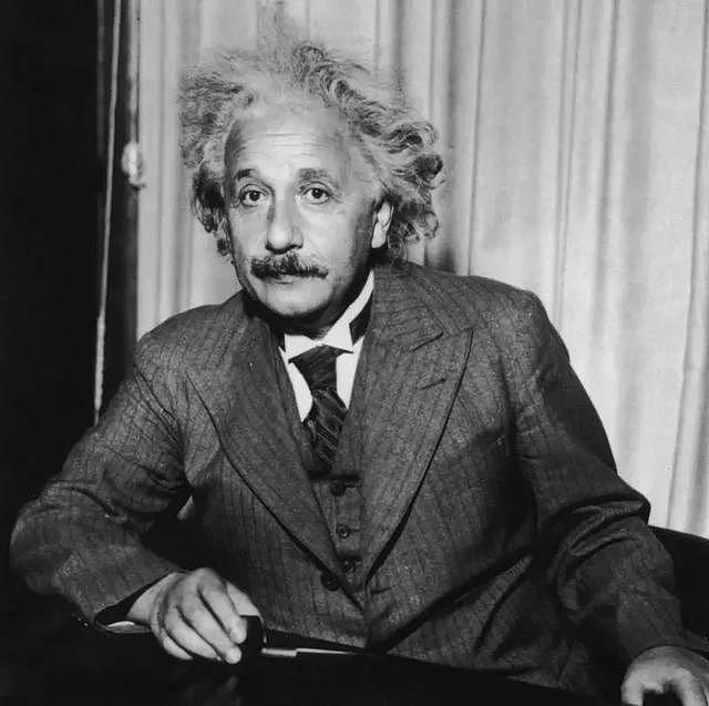 邓晓芒：谁是爱因斯坦？