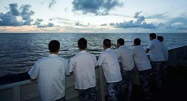 面朝大海，烹饪美食！揭秘海军舰艇上炊事班战士的生活！