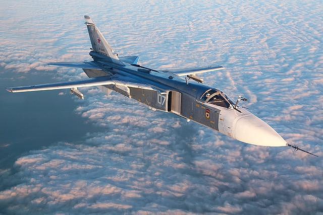 俄苏-30SM首次进行空中加油 性能太强难怪供不应求