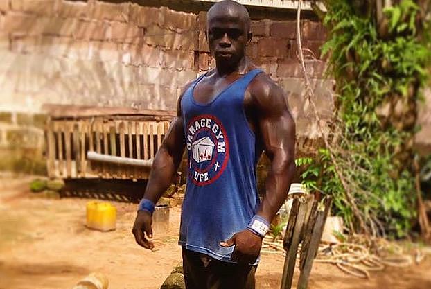 励志的非洲健身小伙，哪怕饿肚子都要练，没有借口！