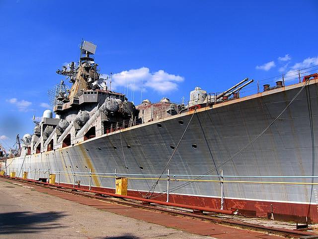 没钱建造还拒售中国：乌克兰这艘战舰泡水20年只能拆解