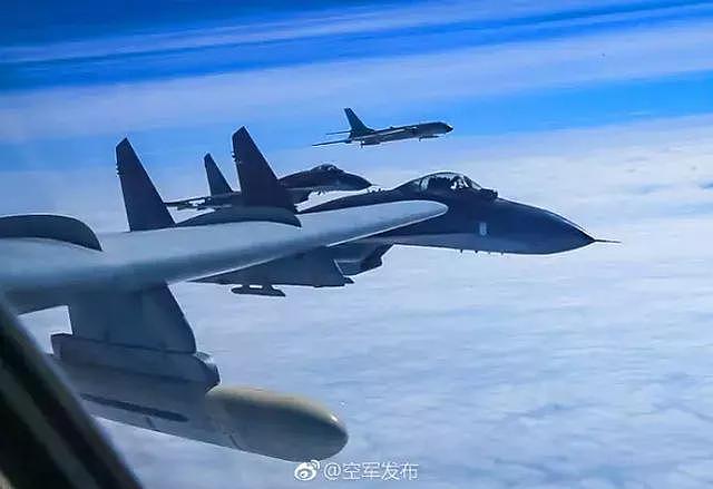 中国空军轰-6K等多型战机远洋训练战巡南海!
