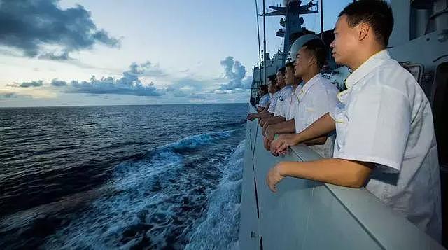 面朝大海，烹饪美食！揭秘海军舰艇上炊事班战士的生活！