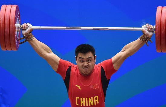 杨哲摘举重世锦赛男子109公斤抓举金牌 总成绩夺银