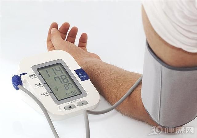 “减寿”从高血压开始：2个方法稳住血压，请一定记下来