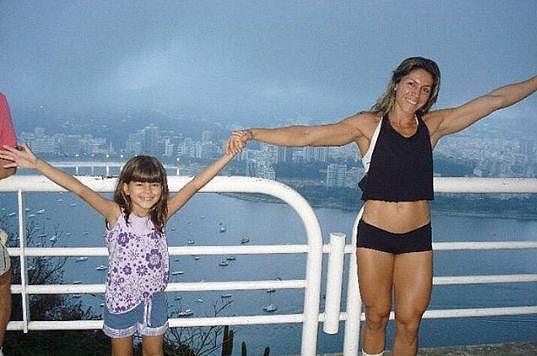 巴西妹子7岁举铁，14岁练出一身肌肉，获奖后她终于明白
