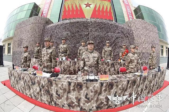 陆军青藏兵站部某汽车团：军功章献给“半边天”！