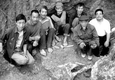 四川农民修猪圈挖出几万年前的化石，考古人员赶来发掘，惊喜不断