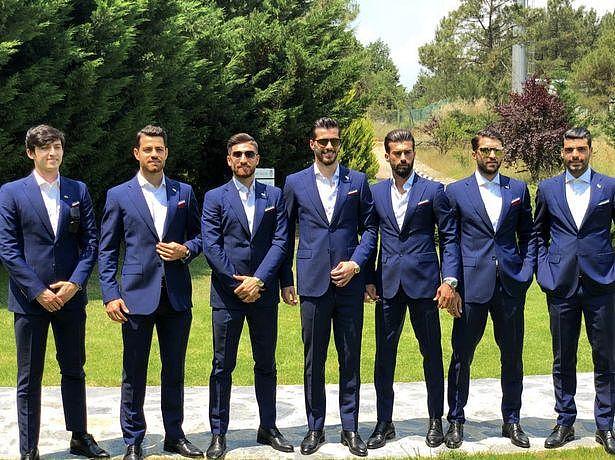 亚洲男模队？伊朗队帅气西服照在社交媒体上俘获一众粉丝