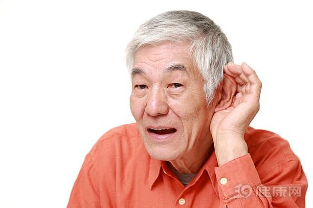 年纪大了，耳背是正常的？医生：可能是这些病！