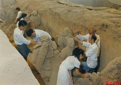 一位神秘老汉随手一指，考古队在秦始皇陵挖出“世界第八大奇迹”