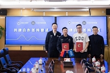 EDG电子竞技俱乐部与黄浦公民警校举行警民共建合作签字仪式