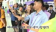 韩媒分享亚运LOL赛后，媒体工作人员在和接受采访中的Faker自拍