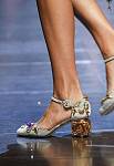 杜嘉班纳秀场美鞋：高奢复古、脚下繁花，迪丽热巴为何独得青睐？