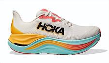 Hoka推出了 Skyward X跑鞋，采用碳纤维板和 PEBA 泡沫