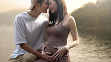 连诗雅挺孕肚晒和老公陈家乐合影官宣怀孕 透露胎儿将在暑假出生